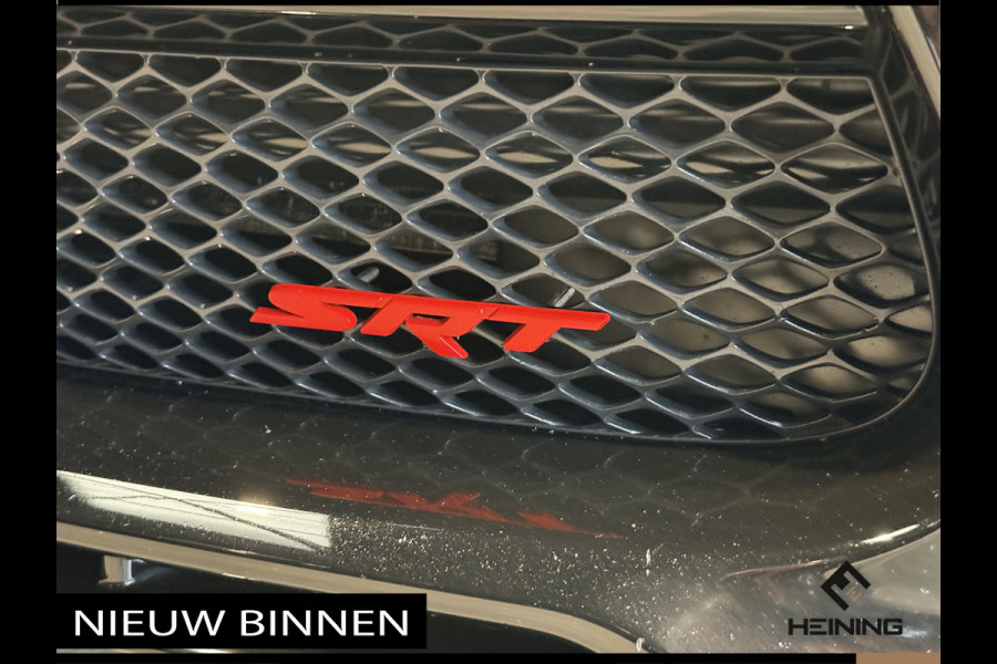 Jeep Grand Cherokee 6.4 Hemi SRT Geel kenteken. Pano. Apple-carplay. navi. Met complete historie.