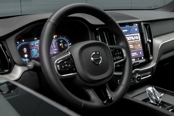 Volvo XC60 2.0 T6 Plug-in hybrid AWD Ultimate Dark | R-DESIGN | LUCHTVERING | PANORAMADAK | TREKHAAK | HARMAN/KARDON