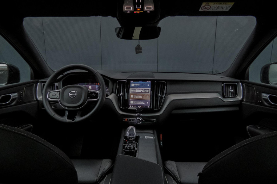 Volvo XC60 2.0 T6 Plug-in hybrid AWD Ultimate Dark | R-DESIGN | LUCHTVERING | PANORAMADAK | TREKHAAK | HARMAN/KARDON