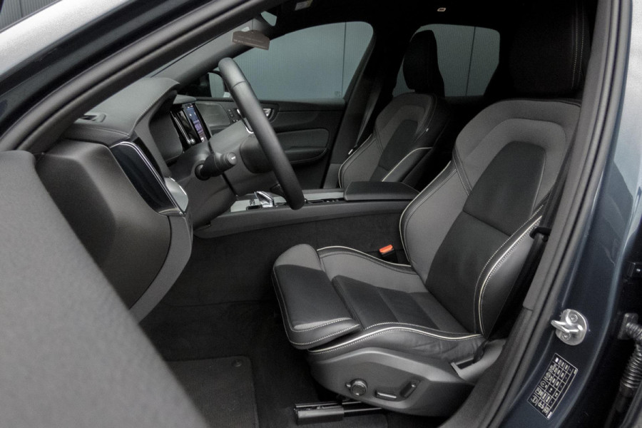 Volvo XC60 2.0 T6 Plug-in hybrid AWD Ultimate Dark | R-DESIGN | LUCHTVERING | PANORAMADAK | TREKHAAK | HARMAN/KARDON