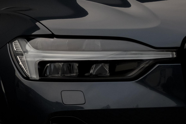 Volvo XC60 2.0 T6 Plug-in hybrid AWD Ultimate Dark | R-DESIGN | LUCHTVERING | PANORAMADAK | TREKHAAK | HARMAN/KARDON