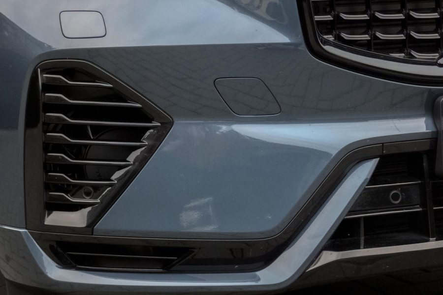 Volvo XC60 2.0 T6 Plug-in hybrid AWD Ultimate Dark | R-DESIGN | LUCHTVERING | PANORAMADAK | TREKHAAK | HARMAN/KARDON