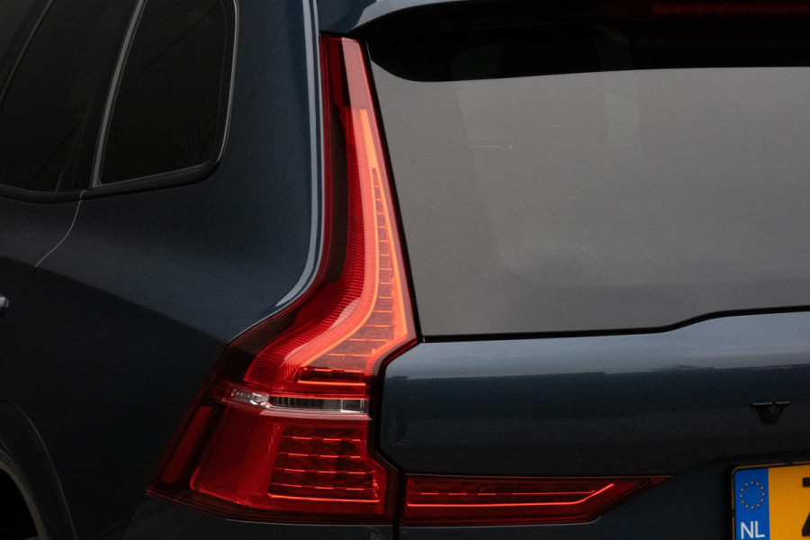 Volvo XC60 2.0 T6 Plug-in hybrid AWD Ultimate Dark | R-DESIGN | LUCHTVERING | PANORAMADAK | TREKHAAK | HARMAN/KARDON
