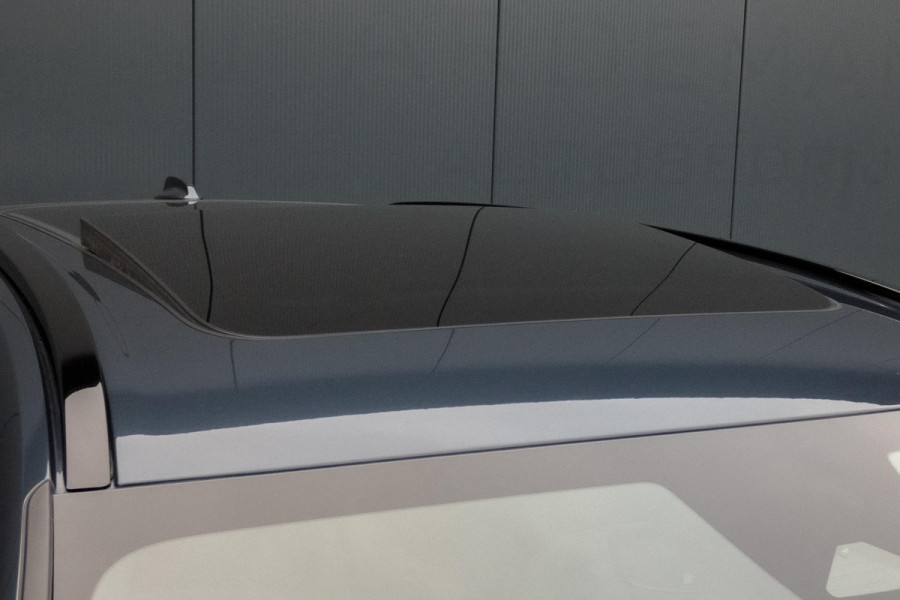 Volvo XC60 2.0 T6 Plug-in hybrid AWD Ultimate Dark | R-DESIGN | LUCHTVERING | PANORAMADAK | TREKHAAK | HARMAN/KARDON