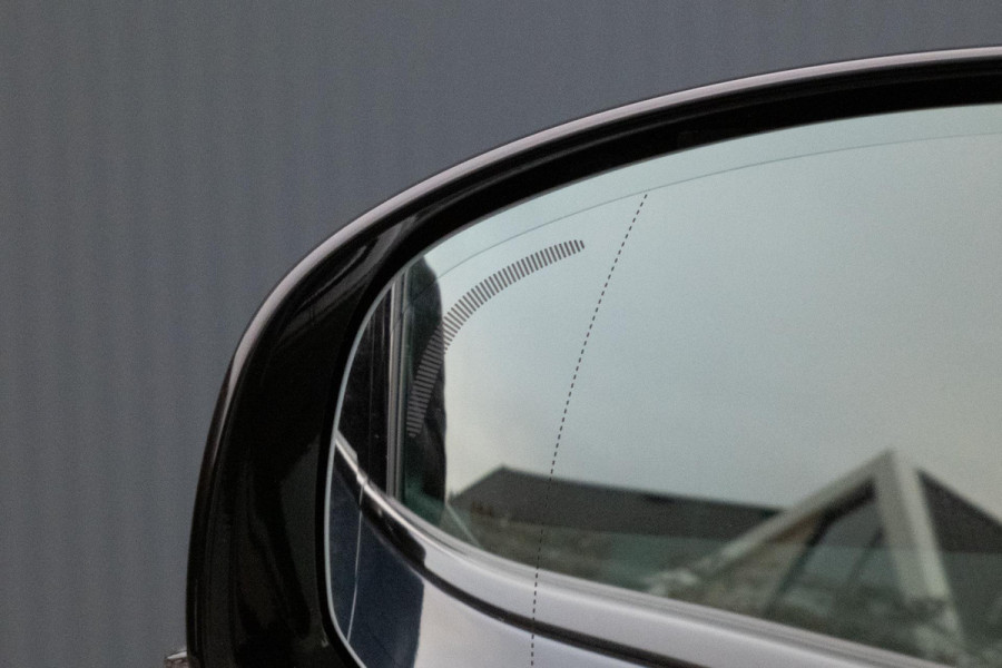 Volvo XC60 2.0 T6 Plug-in hybrid AWD Ultimate Dark | R-DESIGN | LUCHTVERING | PANORAMADAK | TREKHAAK | HARMAN/KARDON