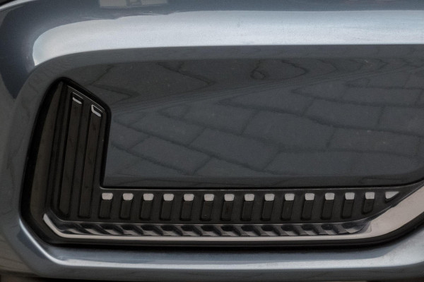 Volvo XC60 2.0 T6 Plug-in hybrid AWD Ultimate Dark | R-DESIGN | LUCHTVERING | PANORAMADAK | TREKHAAK | HARMAN/KARDON