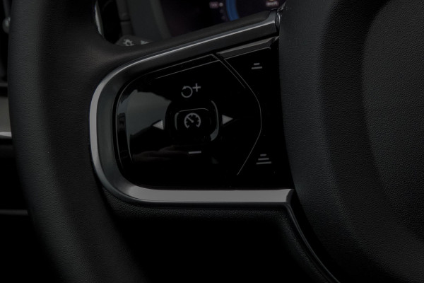 Volvo XC60 2.0 T6 Plug-in hybrid AWD Ultimate Dark | R-DESIGN | LUCHTVERING | PANORAMADAK | TREKHAAK | HARMAN/KARDON