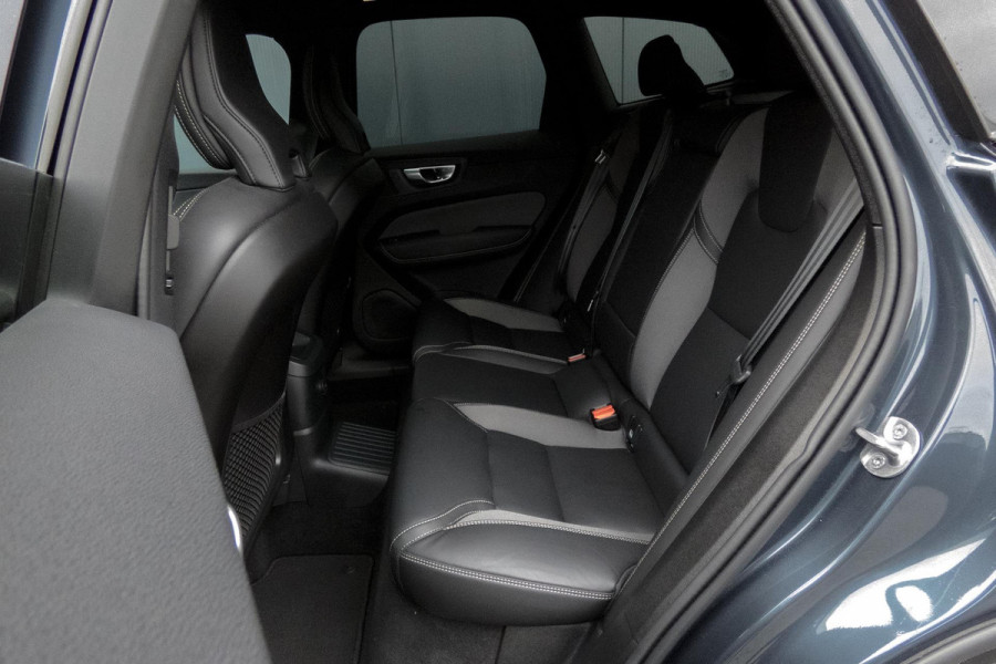 Volvo XC60 2.0 T6 Plug-in hybrid AWD Ultimate Dark | R-DESIGN | LUCHTVERING | PANORAMADAK | TREKHAAK | HARMAN/KARDON