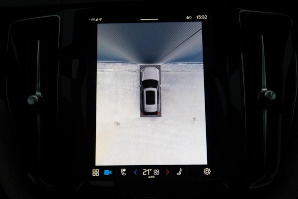 Volvo XC60 2.0 T6 Plug-in hybrid AWD Ultimate Dark | R-DESIGN | LUCHTVERING | PANORAMADAK | TREKHAAK | HARMAN/KARDON