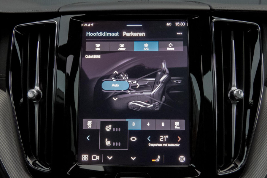 Volvo XC60 2.0 T6 Plug-in hybrid AWD Ultimate Dark | R-DESIGN | LUCHTVERING | PANORAMADAK | TREKHAAK | HARMAN/KARDON