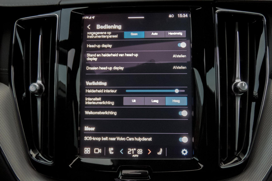 Volvo XC60 2.0 T6 Plug-in hybrid AWD Ultimate Dark | R-DESIGN | LUCHTVERING | PANORAMADAK | TREKHAAK | HARMAN/KARDON