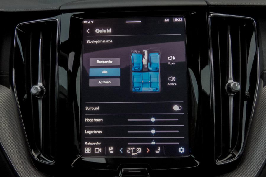 Volvo XC60 2.0 T6 Plug-in hybrid AWD Ultimate Dark | R-DESIGN | LUCHTVERING | PANORAMADAK | TREKHAAK | HARMAN/KARDON