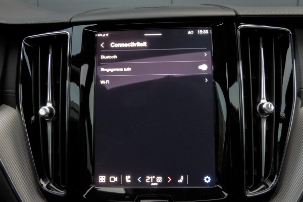 Volvo XC60 2.0 T6 Plug-in hybrid AWD Ultimate Dark | R-DESIGN | LUCHTVERING | PANORAMADAK | TREKHAAK | HARMAN/KARDON