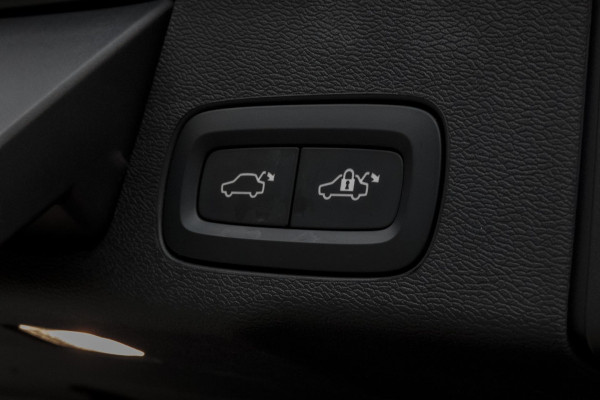 Volvo XC60 2.0 T6 Plug-in hybrid AWD Ultimate Dark | R-DESIGN | LUCHTVERING | PANORAMADAK | TREKHAAK | HARMAN/KARDON