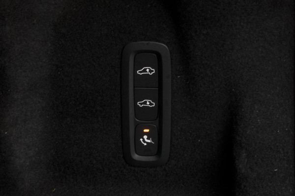 Volvo XC60 2.0 T6 Plug-in hybrid AWD Ultimate Dark | R-DESIGN | LUCHTVERING | PANORAMADAK | TREKHAAK | HARMAN/KARDON