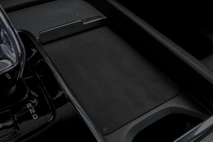 Volvo XC60 2.0 T6 Plug-in hybrid AWD Ultimate Dark | R-DESIGN | LUCHTVERING | PANORAMADAK | TREKHAAK | HARMAN/KARDON