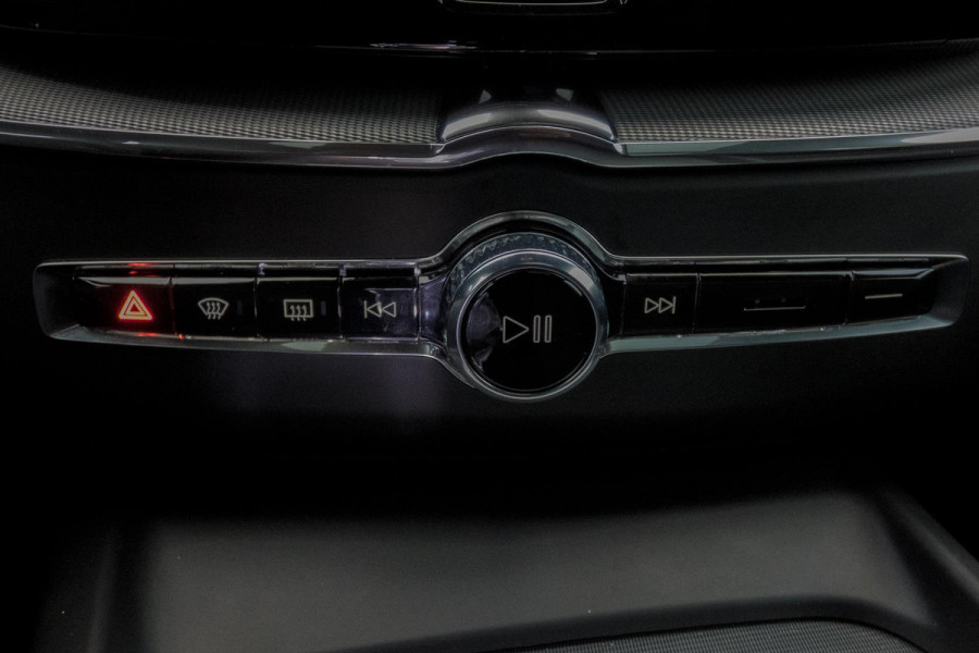 Volvo XC60 2.0 T6 Plug-in hybrid AWD Ultimate Dark | R-DESIGN | LUCHTVERING | PANORAMADAK | TREKHAAK | HARMAN/KARDON