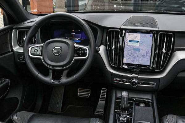 Volvo XC60 2.0 T8 AWD R-Design Long Range | Pano | Trekhaak | Facelift | Pine Grey | Harman Kardon | Memory | Elektrische stoelen