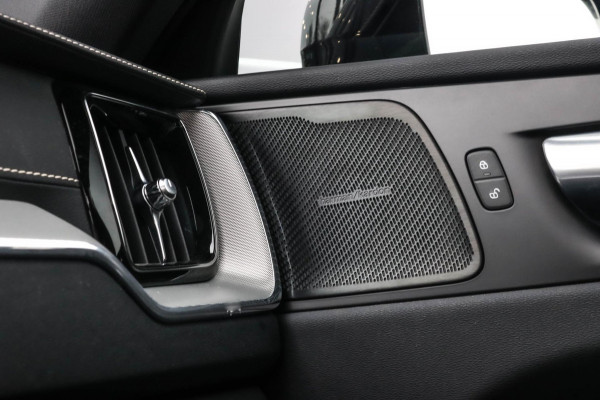 Volvo XC60 2.0 T8 AWD R-Design Long Range | Pano | Trekhaak | Facelift | Pine Grey | Harman Kardon | Memory | Elektrische stoelen