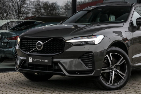 Volvo XC60 2.0 T8 AWD R-Design Long Range | Pano | Trekhaak | Facelift | Pine Grey | Harman Kardon | Memory | Elektrische stoelen
