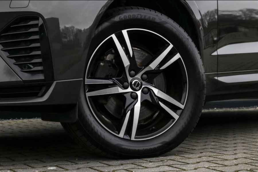 Volvo XC60 2.0 T8 AWD R-Design Long Range | Pano | Trekhaak | Facelift | Pine Grey | Harman Kardon | Memory | Elektrische stoelen