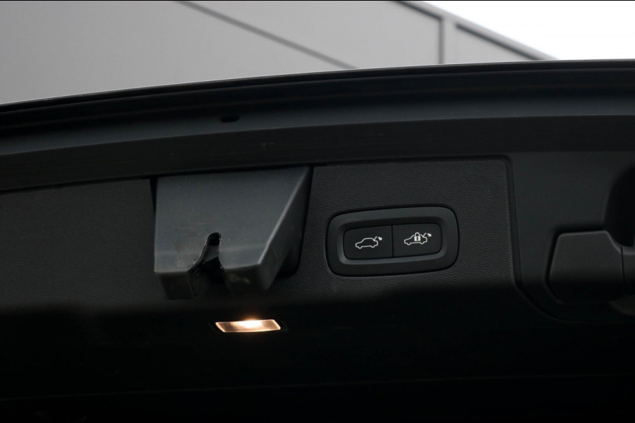 Volvo XC60 2.0 T8 AWD R-Design Long Range | Pano | Trekhaak | Facelift | Pine Grey | Harman Kardon | Memory | Elektrische stoelen