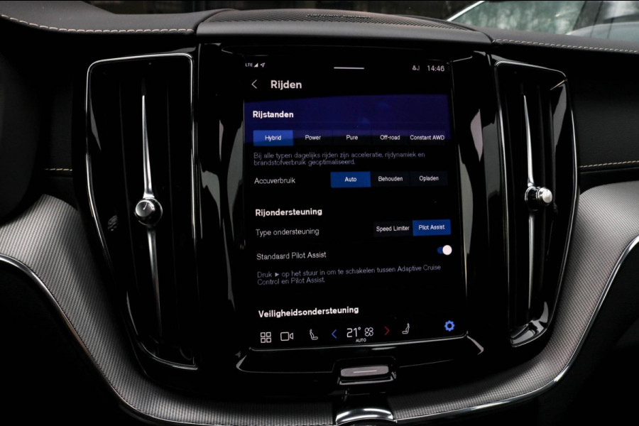 Volvo XC60 2.0 T8 AWD R-Design Long Range | Pano | Trekhaak | Facelift | Pine Grey | Harman Kardon | Memory | Elektrische stoelen