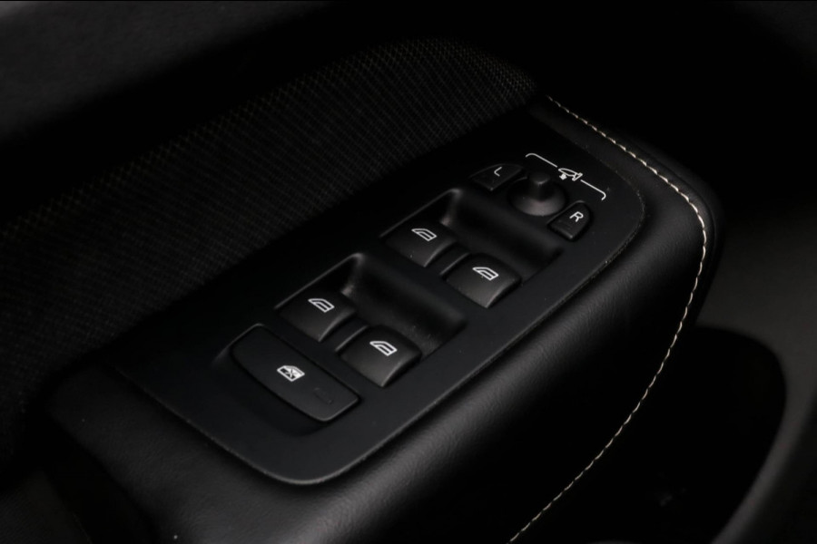 Volvo XC60 2.0 T8 AWD R-Design Long Range | Pano | Trekhaak | Facelift | Pine Grey | Harman Kardon | Memory | Elektrische stoelen