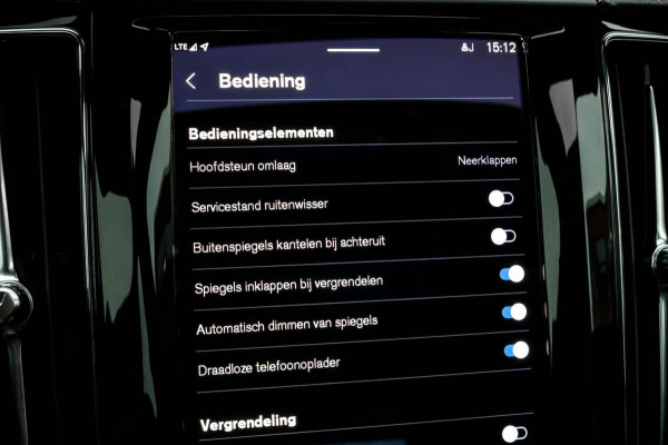 Volvo XC60 2.0 T8 AWD R-Design Long Range | Pano | Trekhaak | Facelift | Pine Grey | Harman Kardon | Memory | Elektrische stoelen