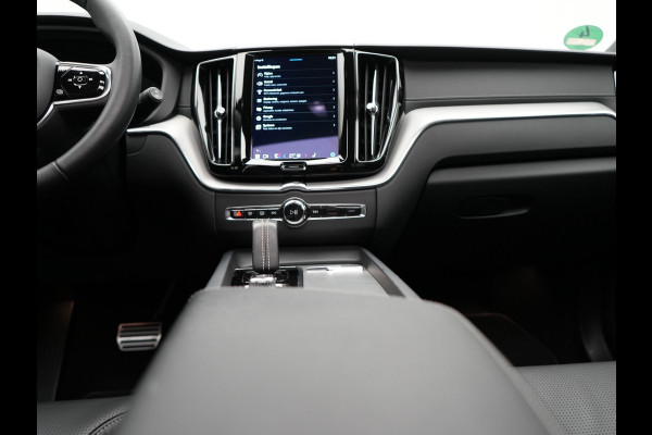 Volvo XC60 T6 Plug in Hybrid LONG RANGE AWD R-Design 350pk Dealer O.H. PHEV | Panodak | 360 Camera | Luxe Lederen Sportstoelen Memory & Ventilatie | 21" L.M | Google Maps | Keyless | Verwarmde Stoelen & Stuur | Virtual |  DAB |
