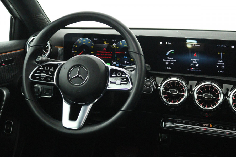 Mercedes-Benz A-Klasse 250 e Luxury Line (PANORAMADAK, TREKHAAK, CAMERA, SFEERVERLICHTING, STOELVERWARMING)
