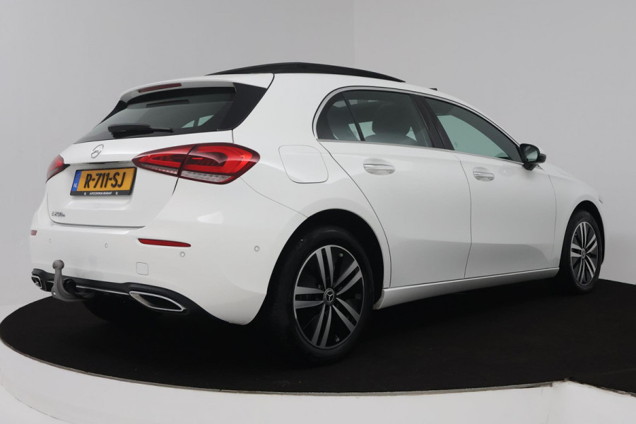 Mercedes-Benz A-Klasse 250 e Luxury Line (PANORAMADAK, TREKHAAK, CAMERA, SFEERVERLICHTING, STOELVERWARMING)