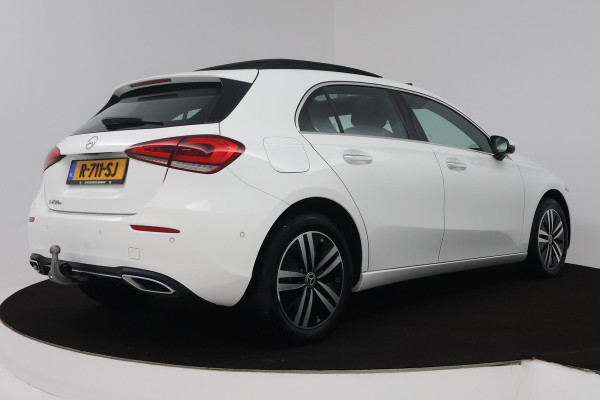 Mercedes-Benz A-Klasse 250 e Luxury Line (PANORAMADAK, TREKHAAK, CAMERA, SFEERVERLICHTING, STOELVERWARMING)