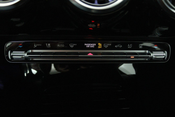Mercedes-Benz A-Klasse 250 e Luxury Line (PANORAMADAK, TREKHAAK, CAMERA, SFEERVERLICHTING, STOELVERWARMING)