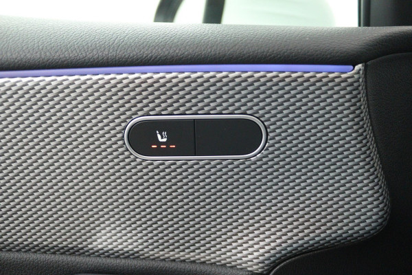 Mercedes-Benz A-Klasse 250 e Luxury Line (PANORAMADAK, TREKHAAK, CAMERA, SFEERVERLICHTING, STOELVERWARMING)
