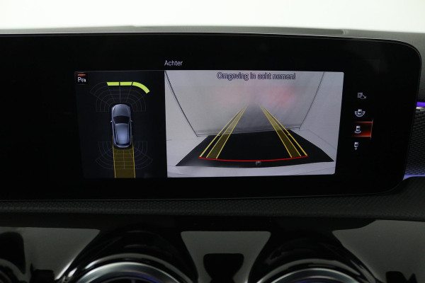 Mercedes-Benz A-Klasse 250 e Luxury Line (PANORAMADAK, TREKHAAK, CAMERA, SFEERVERLICHTING, STOELVERWARMING)