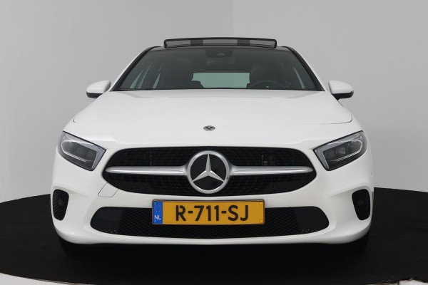 Mercedes-Benz A-Klasse 250 e Luxury Line (PANORAMADAK, TREKHAAK, CAMERA, SFEERVERLICHTING, STOELVERWARMING)