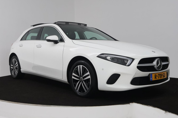 Mercedes-Benz A-Klasse 250 e Luxury Line (PANORAMADAK, TREKHAAK, CAMERA, SFEERVERLICHTING, STOELVERWARMING)