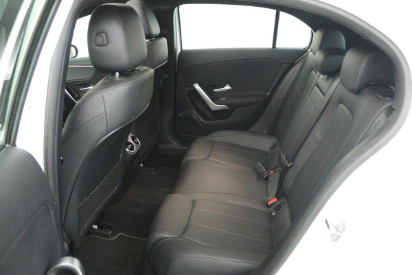 Mercedes-Benz A-Klasse 250 e Luxury Line (PANORAMADAK, TREKHAAK, CAMERA, SFEERVERLICHTING, STOELVERWARMING)