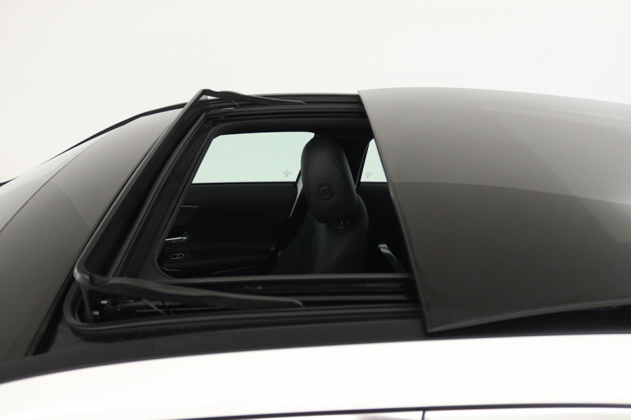 Mercedes-Benz A-Klasse 250 e Luxury Line (PANORAMADAK, TREKHAAK, CAMERA, SFEERVERLICHTING, STOELVERWARMING)