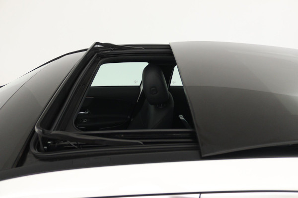 Mercedes-Benz A-Klasse 250 e Luxury Line (PANORAMADAK, TREKHAAK, CAMERA, SFEERVERLICHTING, STOELVERWARMING)