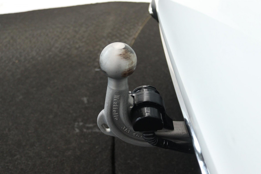 Mercedes-Benz A-Klasse 250 e Luxury Line (PANORAMADAK, TREKHAAK, CAMERA, SFEERVERLICHTING, STOELVERWARMING)