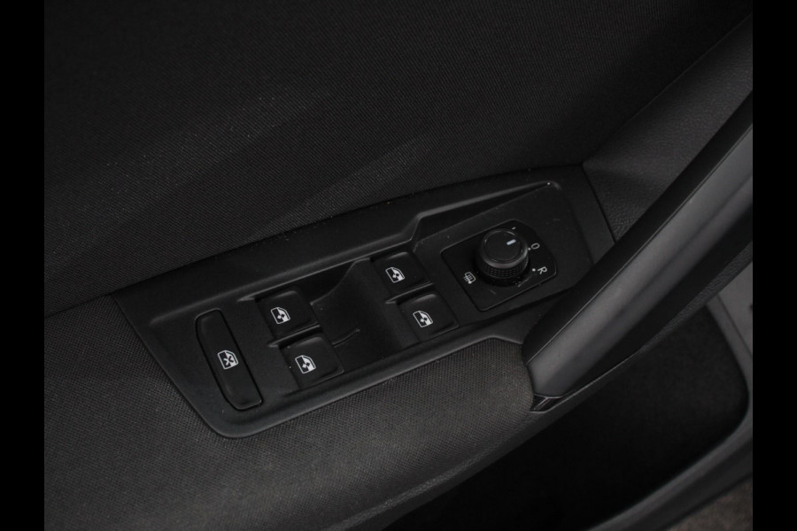 Volkswagen Tiguan 1.5 TSI Comfortline Team DSG Navigatie Camera Lane Assist Virtual Cockpit Winterpakket Adaptive Cruise control LMV Velgen