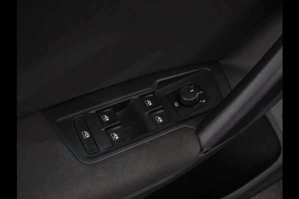 Volkswagen Tiguan 1.5 TSI Comfortline Team DSG Navigatie Camera Lane Assist Virtual Cockpit Winterpakket Adaptive Cruise control LMV Velgen
