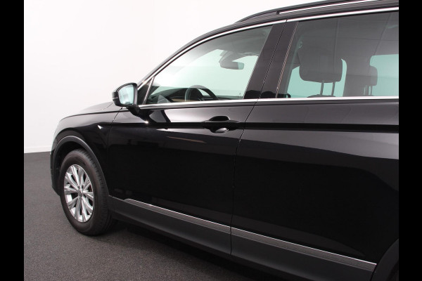 Volkswagen Tiguan 1.5 TSI Comfortline Team DSG Navigatie Camera Lane Assist Virtual Cockpit Winterpakket Adaptive Cruise control LMV Velgen
