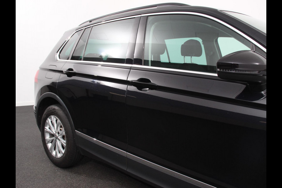 Volkswagen Tiguan 1.5 TSI Comfortline Team DSG Navigatie Camera Lane Assist Virtual Cockpit Winterpakket Adaptive Cruise control LMV Velgen
