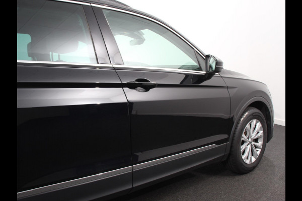 Volkswagen Tiguan 1.5 TSI Comfortline Team DSG Navigatie Camera Lane Assist Virtual Cockpit Winterpakket Adaptive Cruise control LMV Velgen