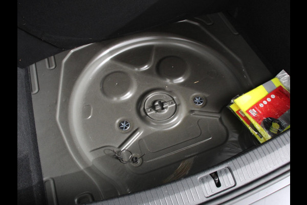 Volkswagen Tiguan 1.5 TSI Comfortline Team DSG Navigatie Camera Lane Assist Virtual Cockpit Winterpakket Adaptive Cruise control LMV Velgen