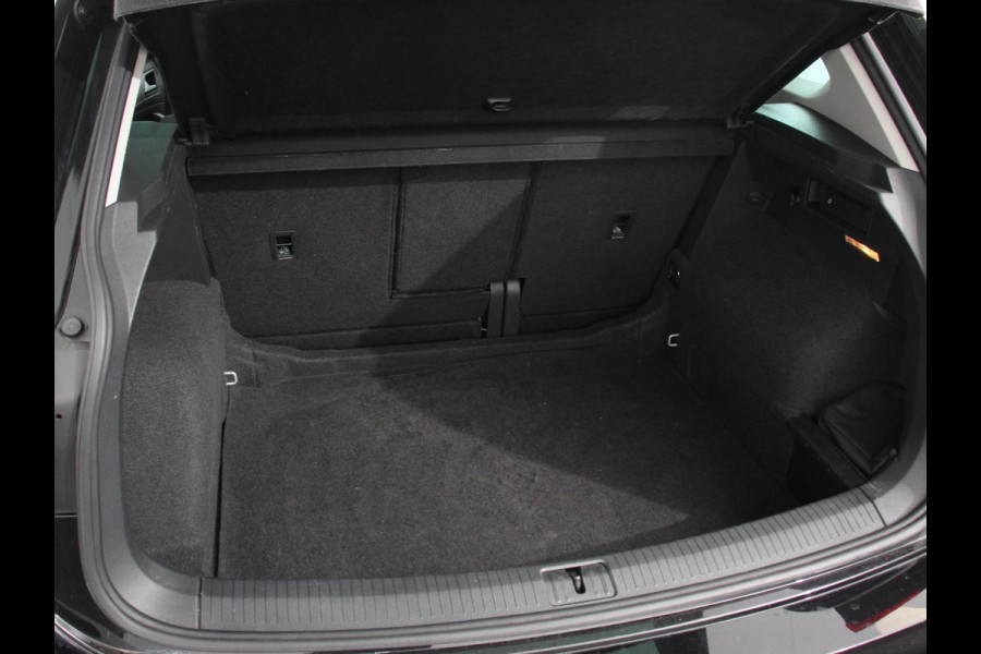 Volkswagen Tiguan 1.5 TSI Comfortline Team DSG Navigatie Camera Lane Assist Virtual Cockpit Winterpakket Adaptive Cruise control LMV Velgen
