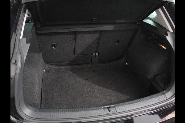 Volkswagen Tiguan 1.5 TSI Comfortline Team DSG Navigatie Camera Lane Assist Virtual Cockpit Winterpakket Adaptive Cruise control LMV Velgen